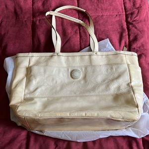 Vintage Coach in Custard